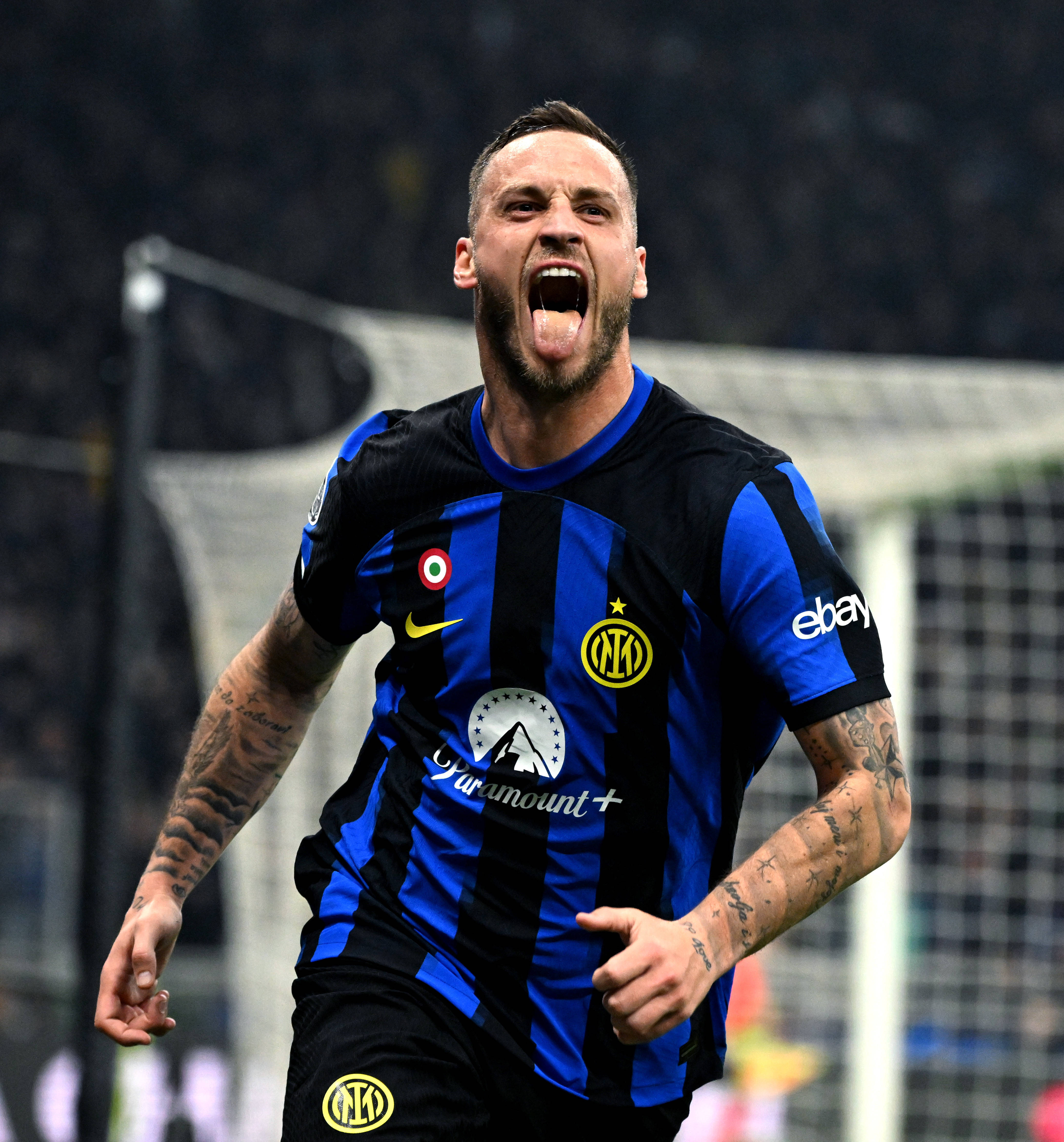 CBA球队巡礼：广东——十一冠王疯狂补强，志在东山再起（CBA巡礼：广东宏远——十一冠豪门重磅补强，剑指卷土重来）