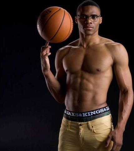 阿莫林愤怒得改变了自己的作风。（怒火驱使，阿莫林改弦更张）