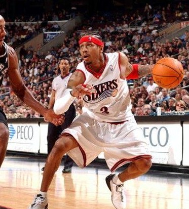 他三分一旦开张就挡不住（他三分手感一来，谁也拦不住）