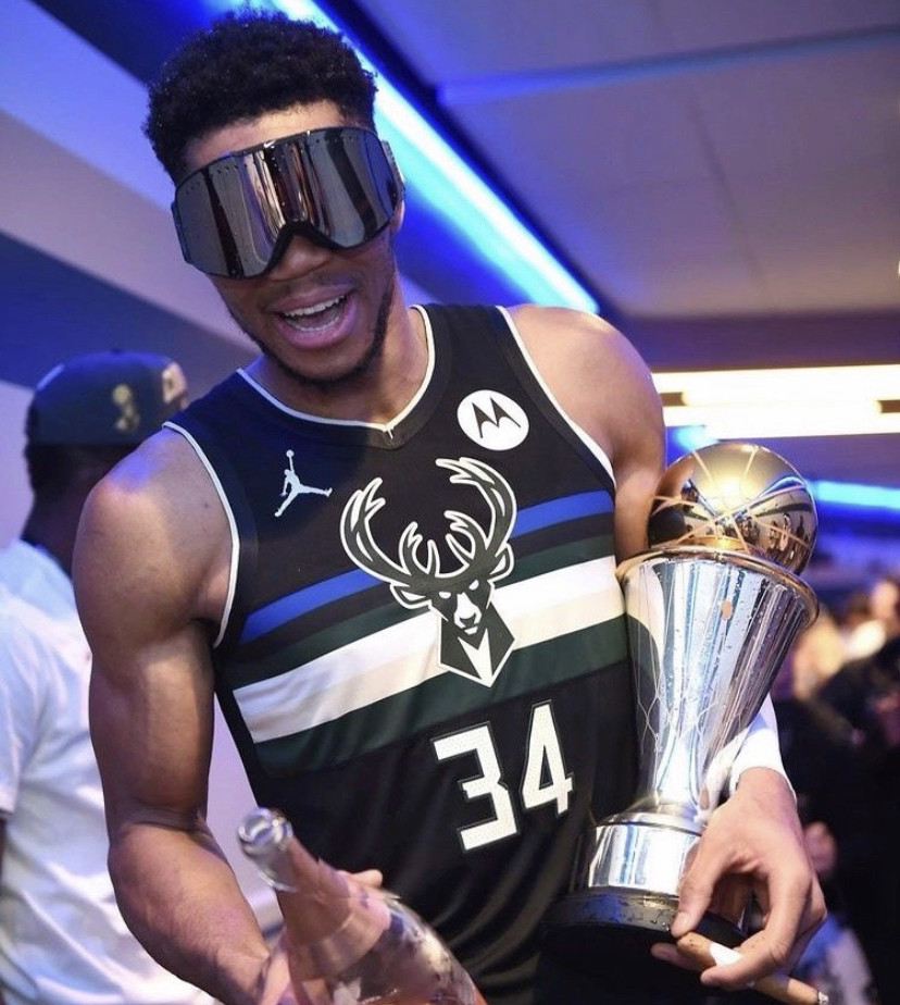 周定洋：续约与否还没有尘埃落地，有结果了会告诉大家（周定洋：续约仍未定案，有结果将第一时间告知大家）