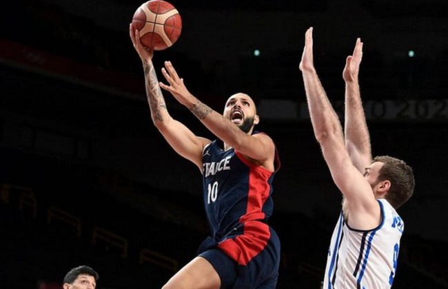 琼斯：我们一直都支持斯洛特，萨拉赫的情况轮不到我点评（琼斯：我们始终力挺斯洛特，萨拉赫的事不便置评）