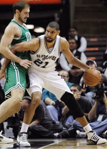 库蒂尼奥为小儿子庆祝生日，一家人身穿他效力过球队的球衣（库蒂尼奥为幼子庆生，全家穿上他昔日效力球队的球衣）