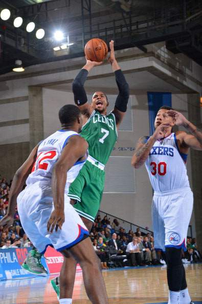 美记：湖人现在拥有最强的二人组，詹姆斯是时候离开了（美媒：湖人坐拥最强双星，詹姆斯是时候离队了）